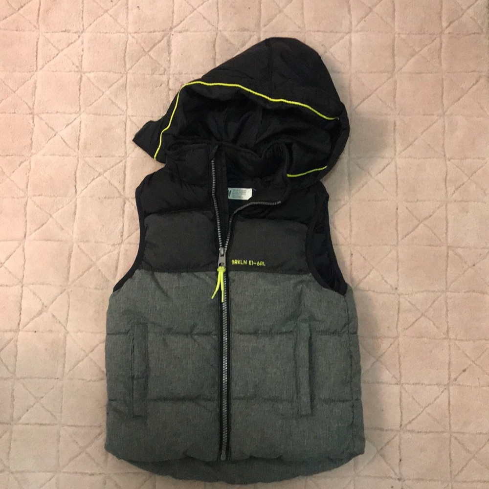 H&M gray and black puffer vest, boys 4-6